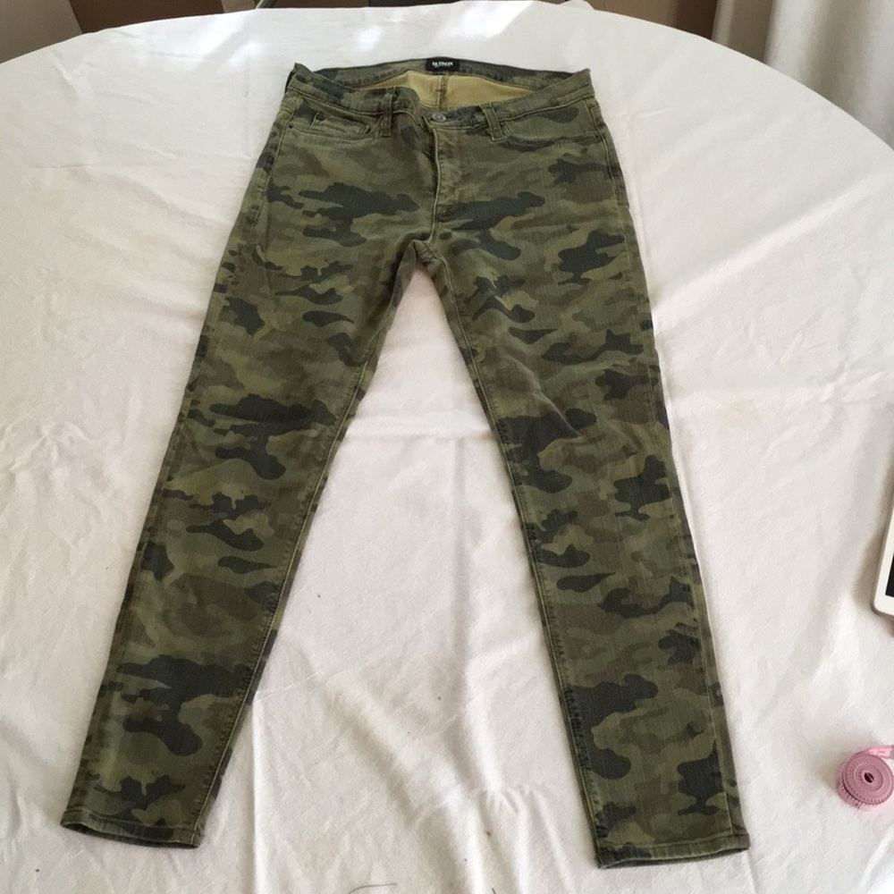 Hudson Jeans Krista crop jeans in camo sz 30